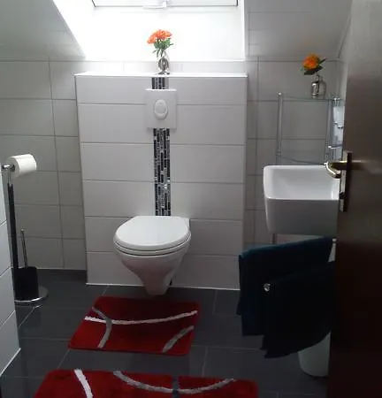 Lenas Ferienzimmer Homestay *