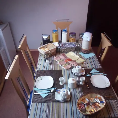 Lenas Ferienzimmer Homestay *