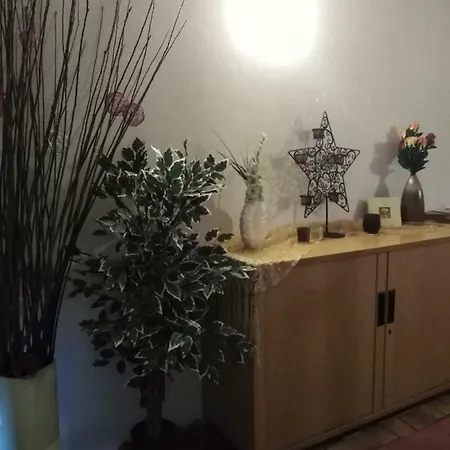 Lenas Ferienzimmer Homestay *